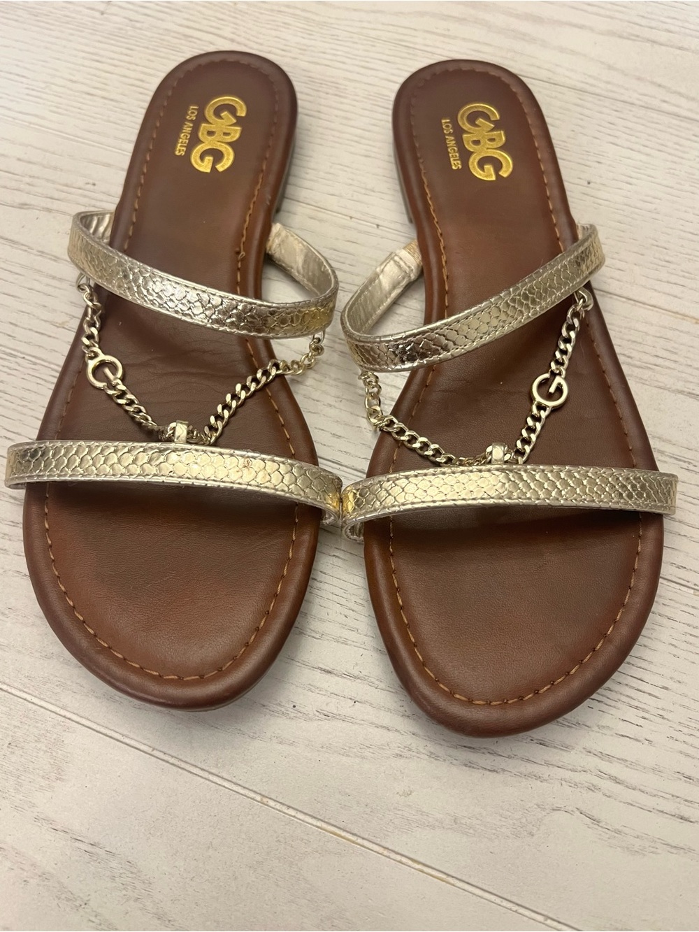 GBG Los Angeles Gold Chain Flat Sandals - Size 7.5